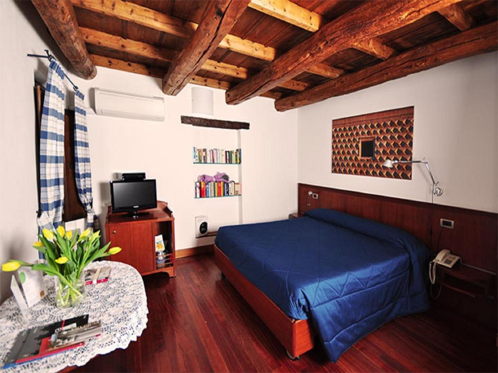 Dolcemela Hotel Ferrara Kamer foto