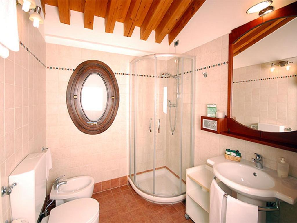 Dolcemela Hotel Ferrara Kamer foto